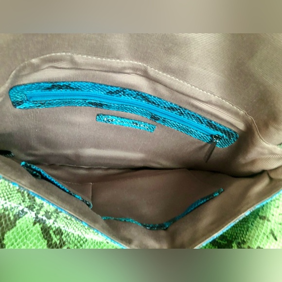 New BCBGMAXAZRIA BCBG Maxazria python snakeskin print leather clutch purse bag - Picture 5 of 9